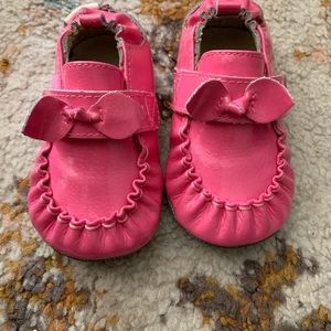 Robeez pink moccasins 6/9 EUC